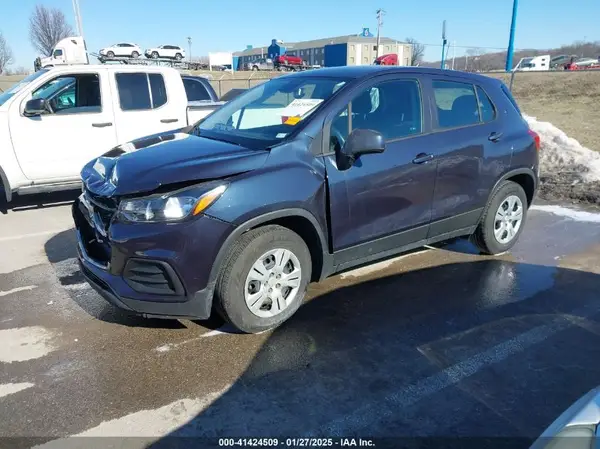 3GNCJKSB7JL166774 2018 CHEVROLET TRAX - Image 2