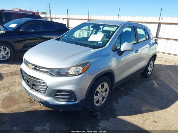 3GNCJKSB7JL185454 2018 CHEVROLET TRAX - Image 2