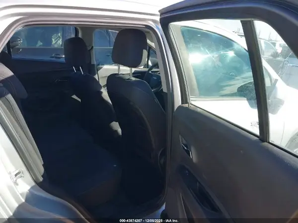 3GNCJKSB7JL185454 2018 CHEVROLET TRAX - Image 8