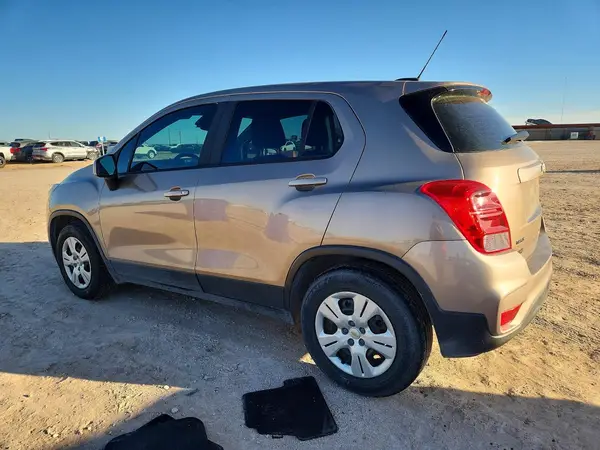 3GNCJKSB7JL203905 2018 CHEVROLET TRAX - Image 2