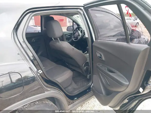 3GNCJKSB7JL205587 2018 CHEVROLET TRAX - Image 8