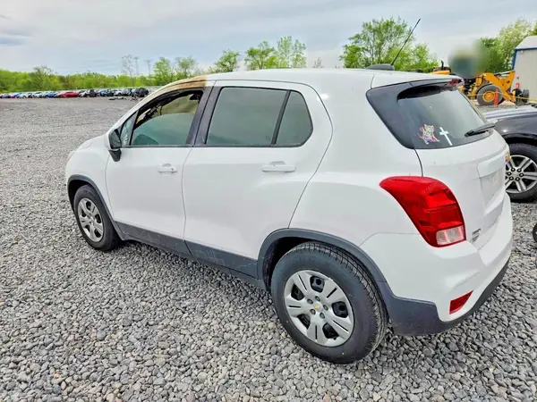 3GNCJKSB7JL225841 2018 CHEVROLET TRAX - Image 2
