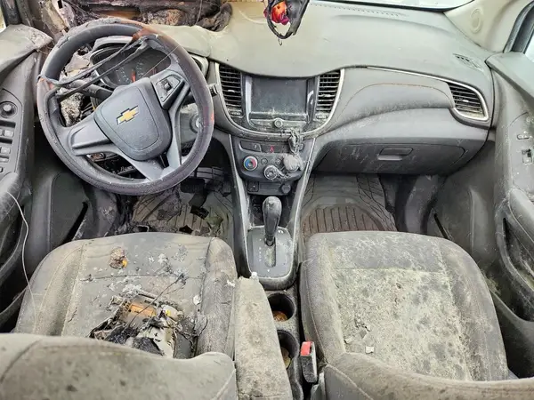 3GNCJKSB7JL225841 2018 CHEVROLET TRAX - Image 8