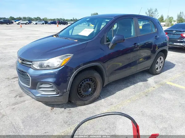 3GNCJKSB7JL240694 2018 CHEVROLET TRAX - Image 2