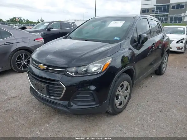 3GNCJKSB7JL271055 2018 CHEVROLET TRAX - Image 2