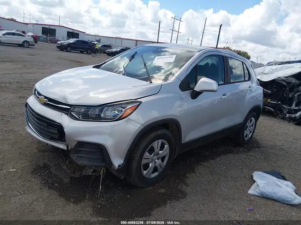 3GNCJKSB7JL271766 2018 CHEVROLET TRAX - Image 2