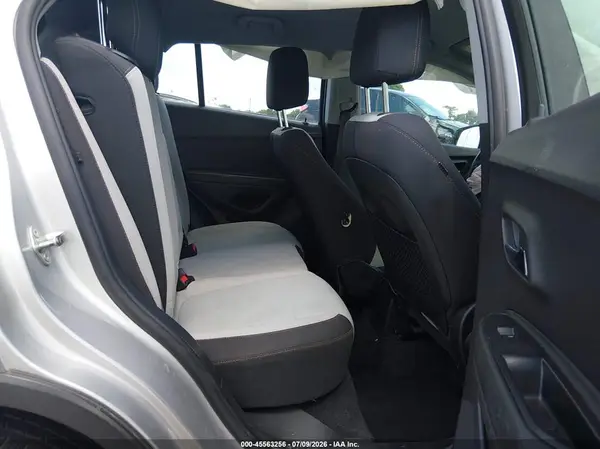 3GNCJKSB7JL271766 2018 CHEVROLET TRAX - Image 8