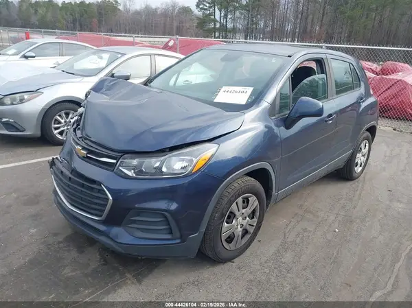 3GNCJKSB7JL306340 2018 CHEVROLET TRAX - Image 2