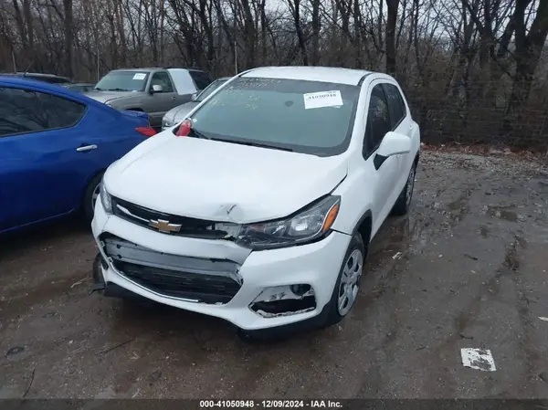 3GNCJKSB7JL340133 2018 CHEVROLET TRAX - Image 2