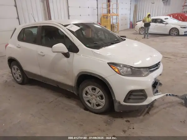 3GNCJKSB7JL352492 2018 CHEVROLET TRAX - Image 1