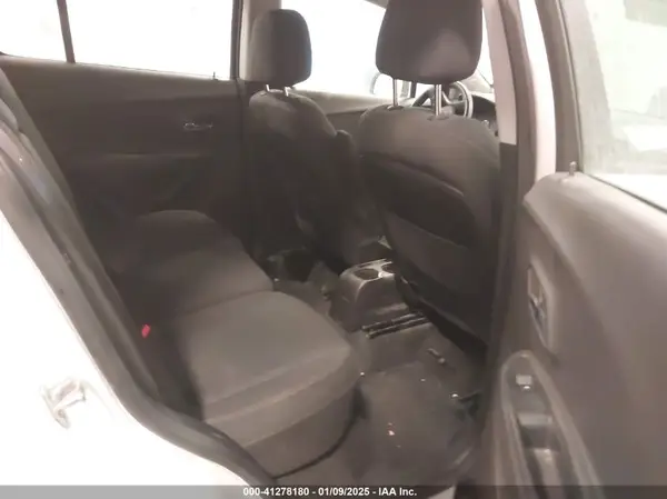 3GNCJKSB7JL352492 2018 CHEVROLET TRAX - Image 8
