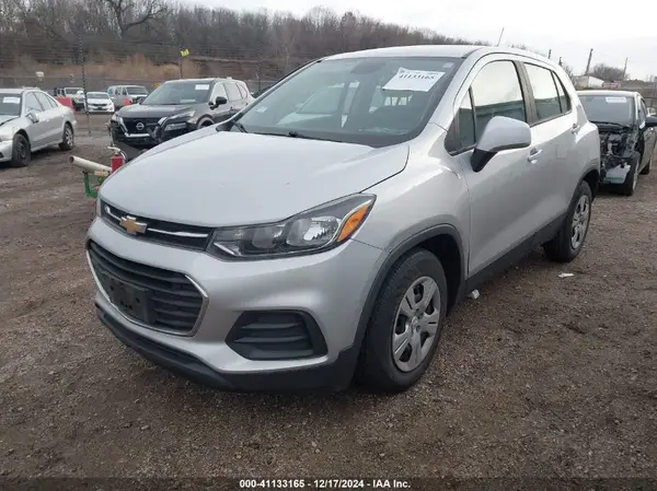 3GNCJKSB7JL376145 2018 CHEVROLET TRAX - Image 2