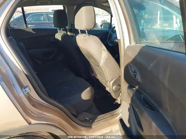 3GNCJKSB7JL412108 2018 CHEVROLET TRAX - Image 8