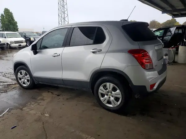 3GNCJKSB7JL416885 2018 CHEVROLET TRAX - Image 2