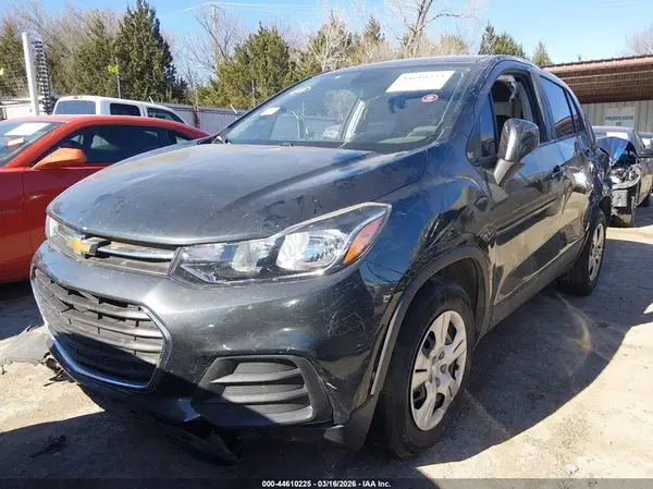 3GNCJKSB7KL118502 2019 CHEVROLET TRAX - Image 2