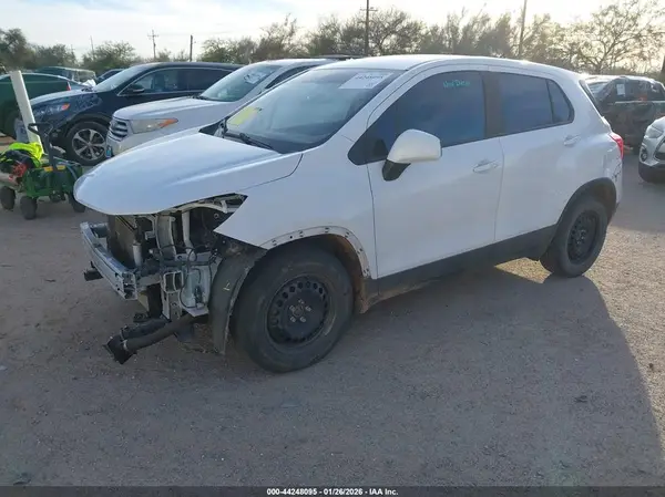 3GNCJKSB7KL120525 2019 CHEVROLET TRAX - Image 2