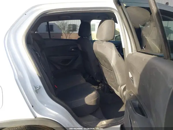 3GNCJKSB7KL120525 2019 CHEVROLET TRAX - Image 8