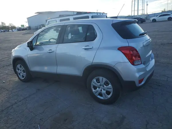 3GNCJKSB7KL142329 2019 CHEVROLET TRAX - Image 2