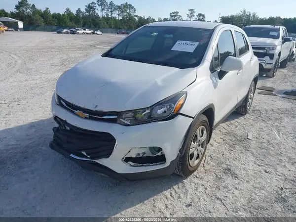 3GNCJKSB7KL153203 2019 CHEVROLET TRAX - Image 2