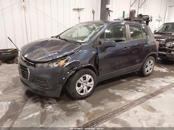 3GNCJKSB7KL160023 2019 CHEVROLET TRAX - Image 2