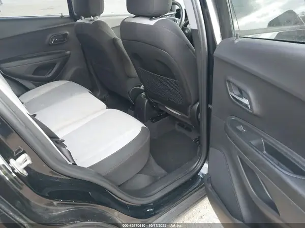 3GNCJKSB7KL161561 2019 CHEVROLET TRAX - Image 8