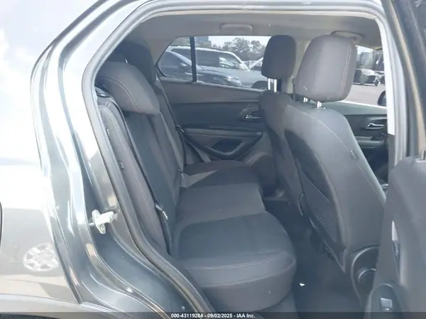 3GNCJKSB7KL162483 2019 CHEVROLET TRAX - Image 8