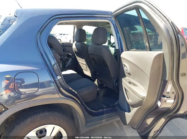 3GNCJKSB7KL167828 2019 CHEVROLET TRAX - Image 8