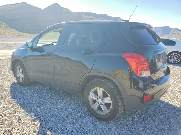3GNCJKSB7KL216879 2019 CHEVROLET TRAX - Image 2