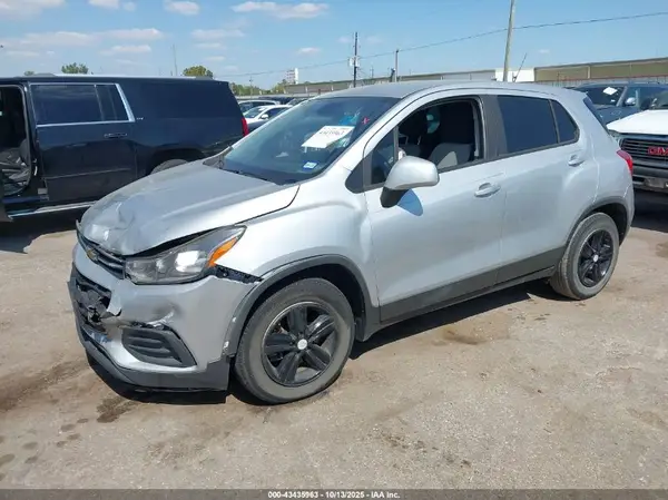 3GNCJKSB7KL220057 2019 CHEVROLET TRAX - Image 2