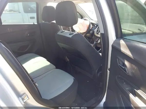 3GNCJKSB7KL220057 2019 CHEVROLET TRAX - Image 8