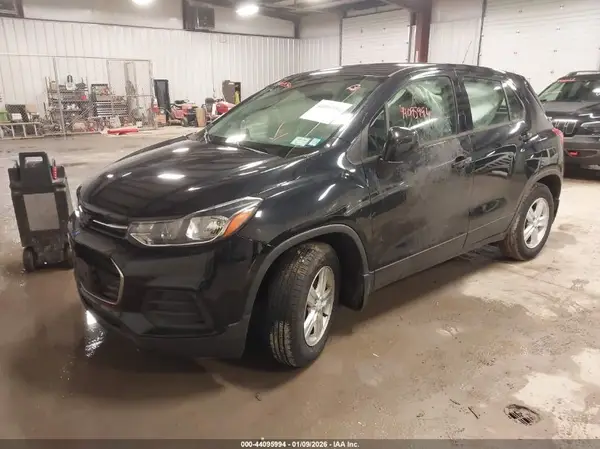 3GNCJKSB7KL233889 2019 CHEVROLET TRAX - Image 2