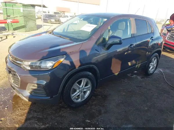3GNCJKSB7KL247341 2019 CHEVROLET TRAX - Image 2