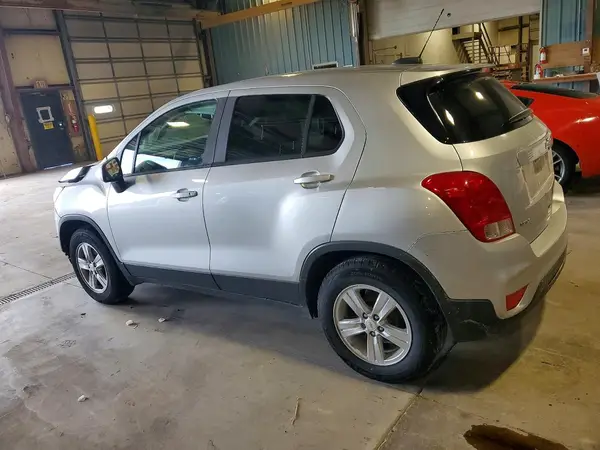 3GNCJKSB7KL256749 2019 CHEVROLET TRAX - Image 2