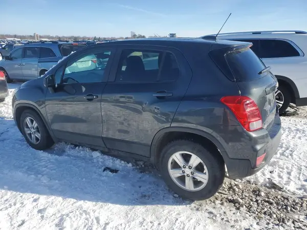 3GNCJKSB7KL257481 2019 CHEVROLET TRAX - Image 2