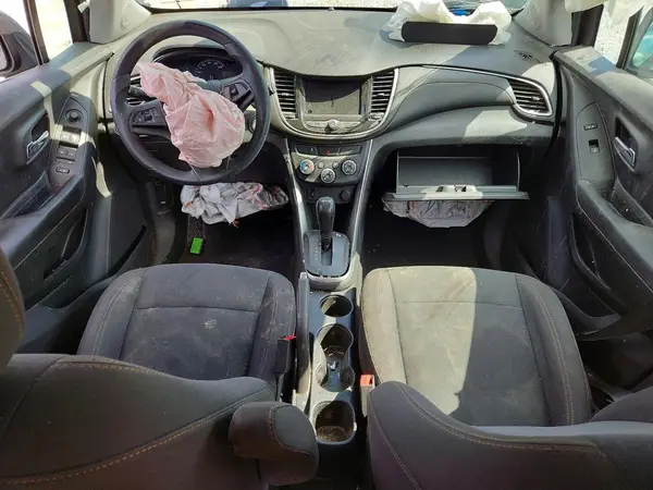 3GNCJKSB7KL261949 2019 CHEVROLET TRAX - Image 8