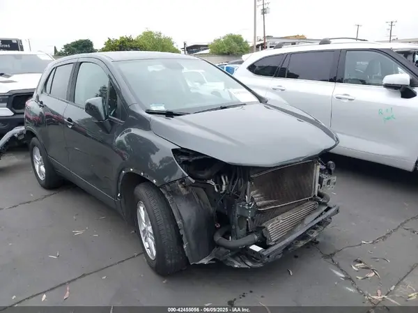 3GNCJKSB7KL262650 2019 CHEVROLET TRAX - Image 1