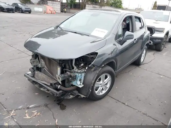 3GNCJKSB7KL262650 2019 CHEVROLET TRAX - Image 2