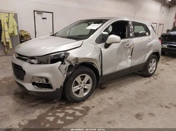 3GNCJKSB7KL278413 2019 CHEVROLET TRAX - Image 2