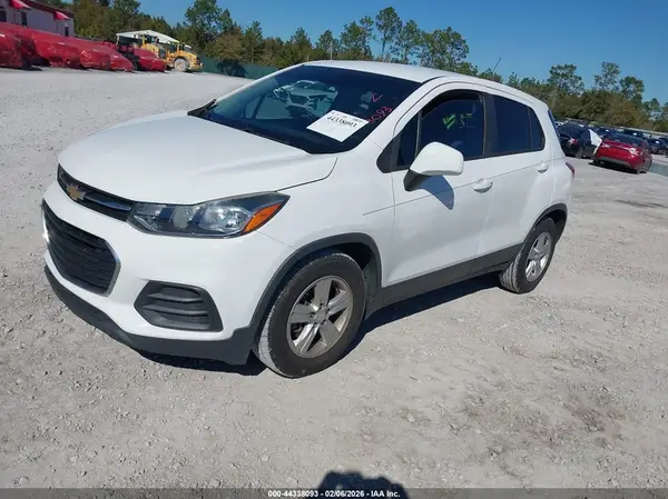 3GNCJKSB7KL284082 2019 CHEVROLET TRAX - Image 2