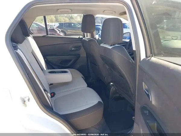 3GNCJKSB7KL284082 2019 CHEVROLET TRAX - Image 8