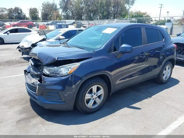 3GNCJKSB7KL284390 2019 CHEVROLET TRAX - Image 2