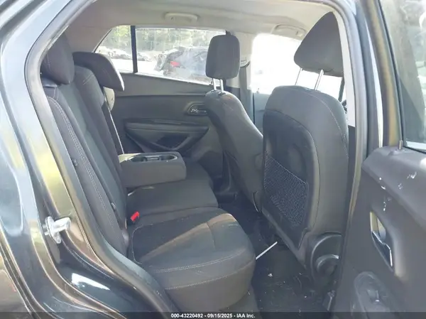 3GNCJKSB7KL285751 2019 CHEVROLET TRAX - Image 8