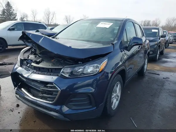 3GNCJKSB7KL298192 2019 CHEVROLET TRAX - Image 2