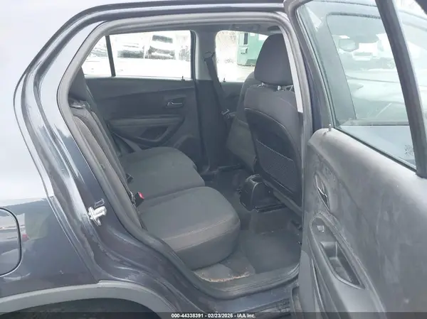 3GNCJKSB7KL301902 2019 CHEVROLET TRAX - Image 8