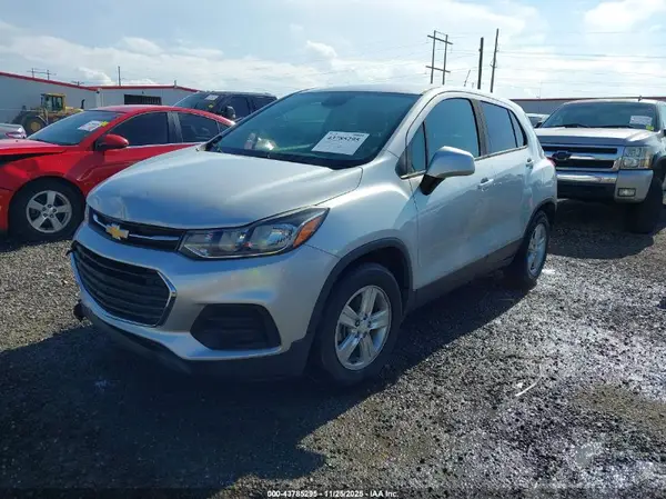 3GNCJKSB7KL325648 2019 CHEVROLET TRAX - Image 2