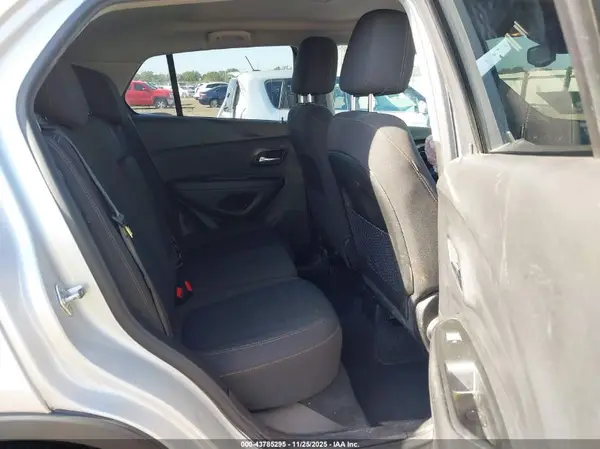 3GNCJKSB7KL325648 2019 CHEVROLET TRAX - Image 8