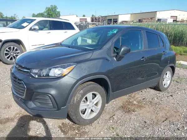 3GNCJKSB7KL331496 2019 CHEVROLET TRAX - Image 2