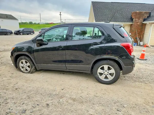 3GNCJKSB7KL333751 2019 CHEVROLET TRAX - Image 2
