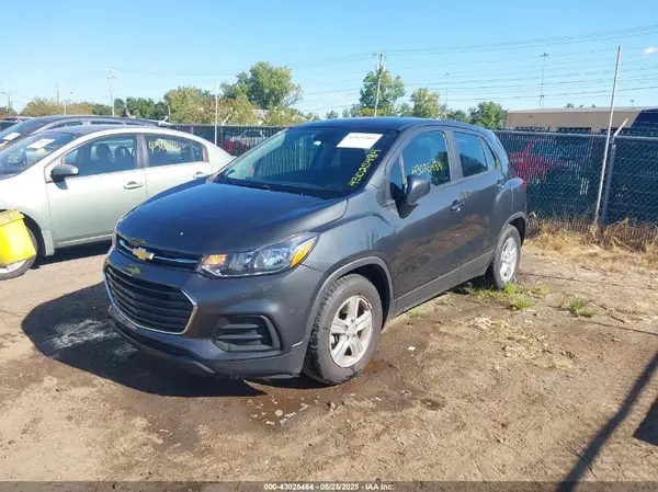 3GNCJKSB7KL350307 2019 CHEVROLET TRAX - Image 2