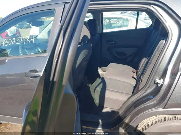 3GNCJKSB7KL350307 2019 CHEVROLET TRAX - Image 8